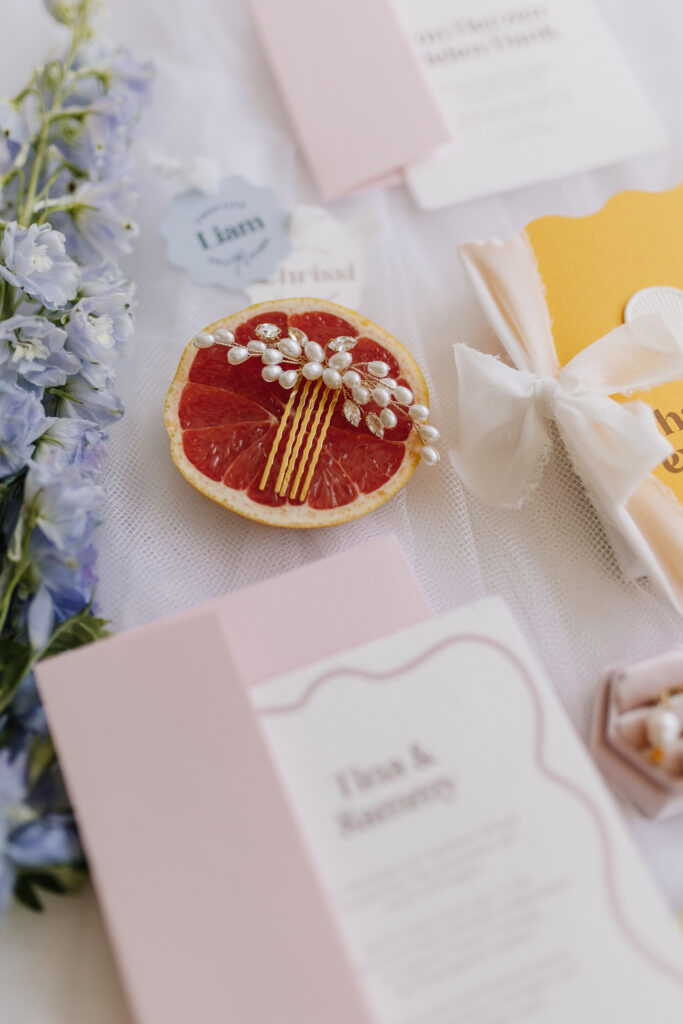 Veronika Rodriguez Hochzeitsplanung für Mülheim an der Ruhr, Flatlay Hochzeitseinladungen